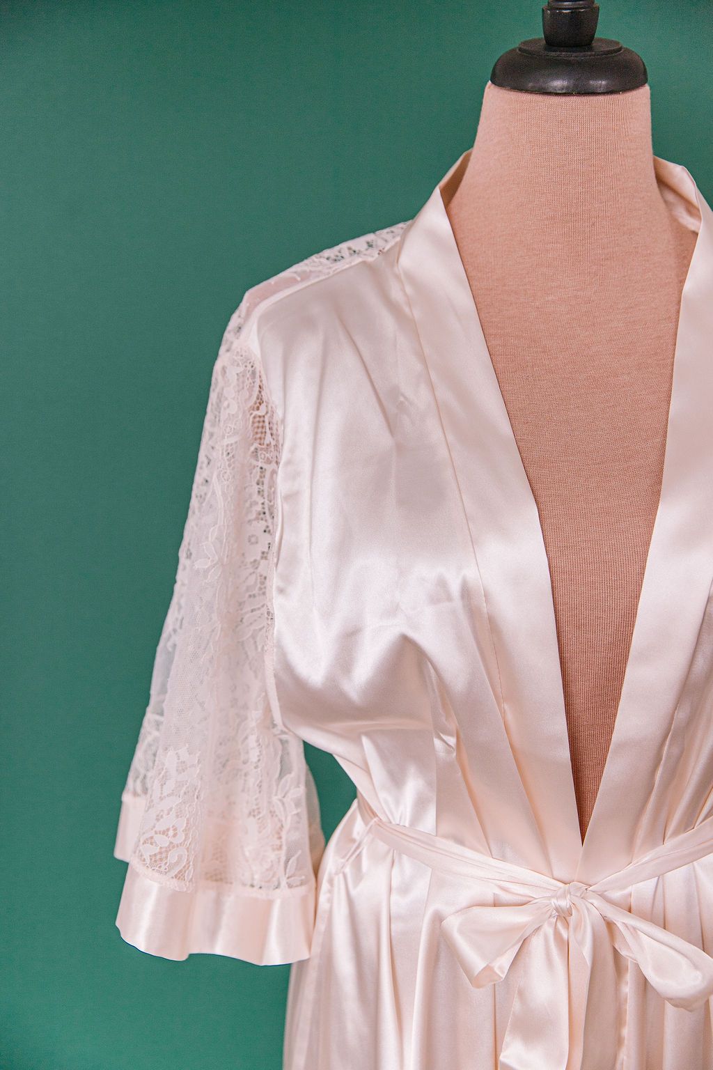 Satin & Eyelash Lace Robe - Champagne